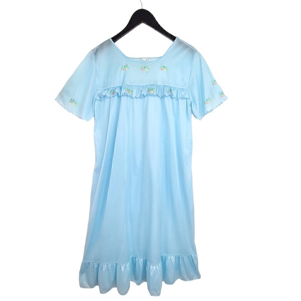 Vintage 70s 80s Light Blue Floral Embroidered Nylon Nightgown Leony's